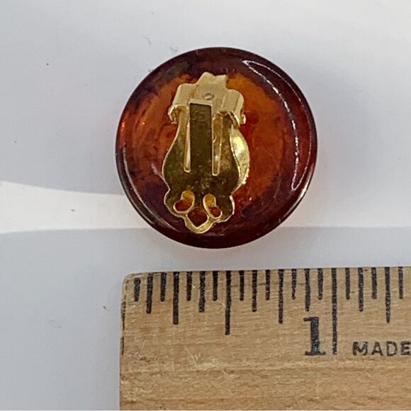 Vintage swirled root beer apple juice Bakelite amber dome clip on button earring - Picture 9 of 16